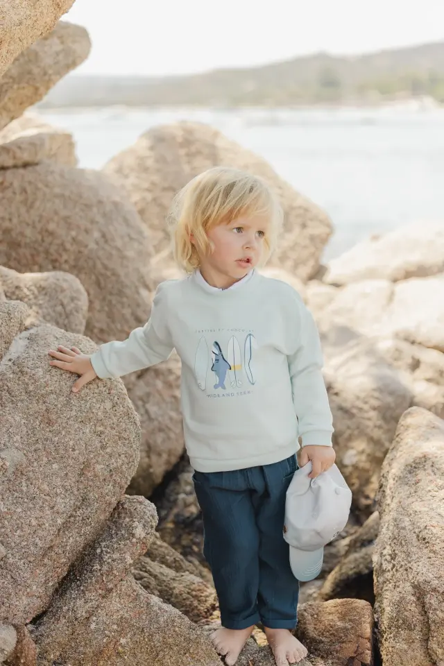 Sweatshirt