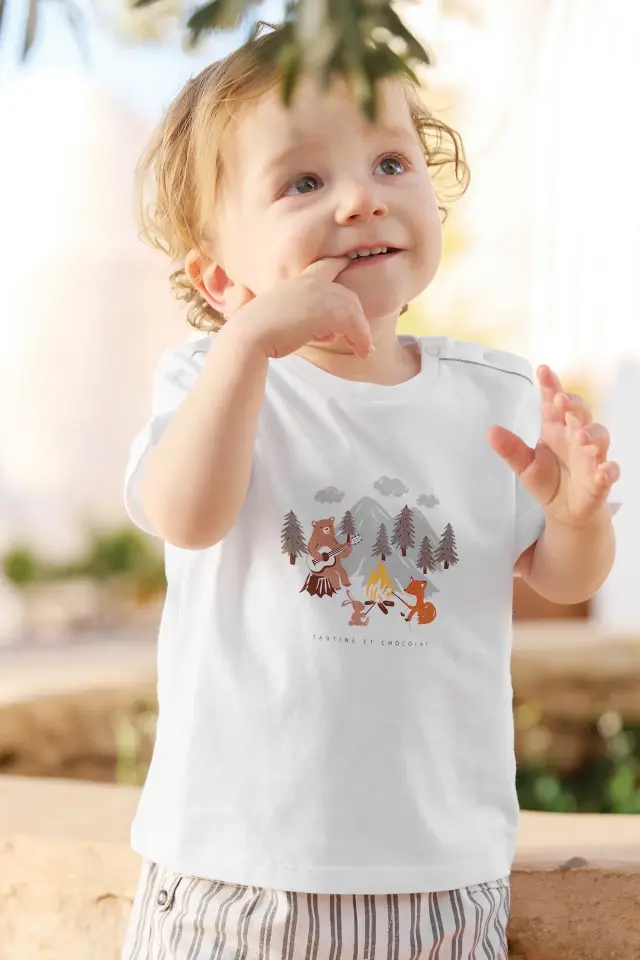 Dağ Temalı Kısa Kollu T-Shirt